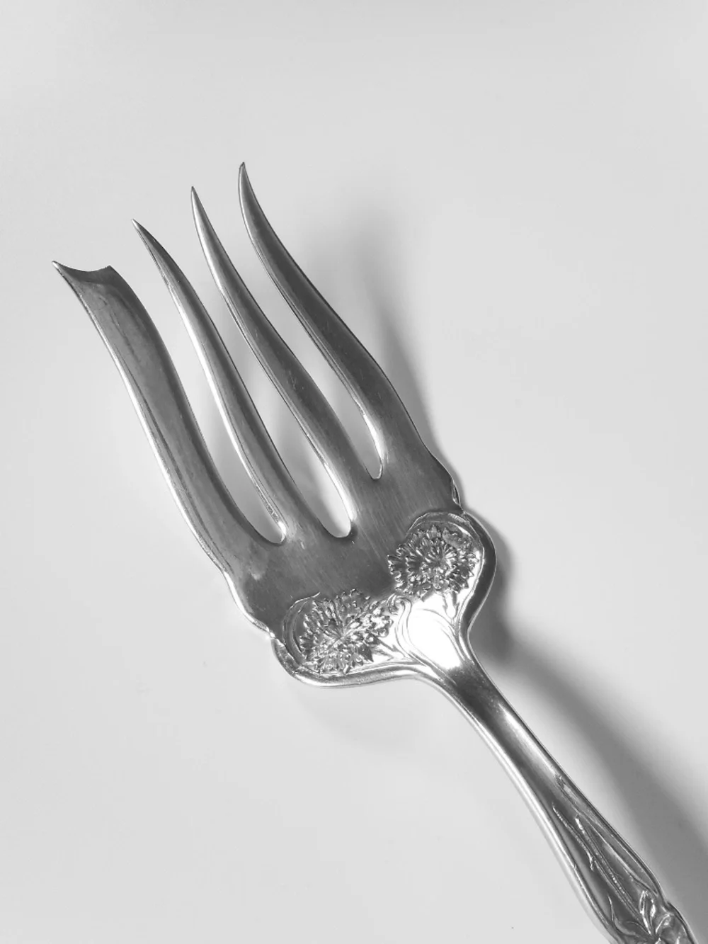 VTG 1908 Wm Rogers W R Keystone CARNATION Silverplate Floral Serving Fork 8.25